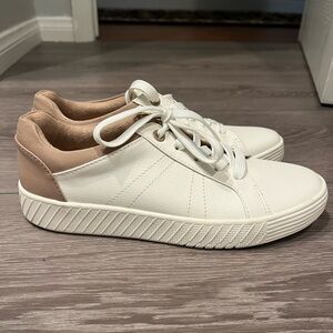 Women’s SOUL Naturalizer White and Tan Sneakers 6.5